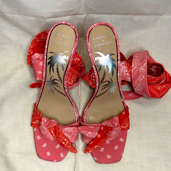 NWT DANNIJO x Gianni Bini Misch Bandana Print Ankle Wrap Bow Sandals Size 9 - Picture 5 of 8